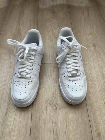 Продам кроссовки Nike Air Force 1