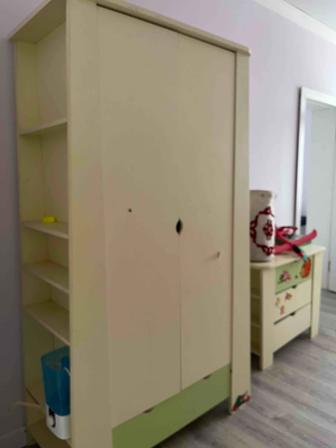 Продаю б/у детский гарнитур, шкаф, комод, столик, кровать