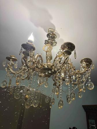 Продам люстру