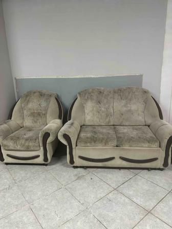 Отдам бесплатно диваны и кресло