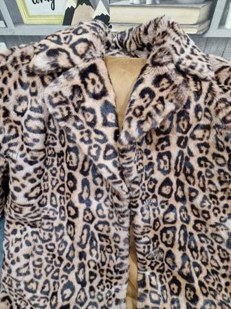 Продаю шубу ,окрас леопард