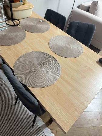 Срочно отдам стол со стульями