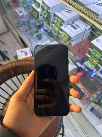 Продам Iphone SE 2020