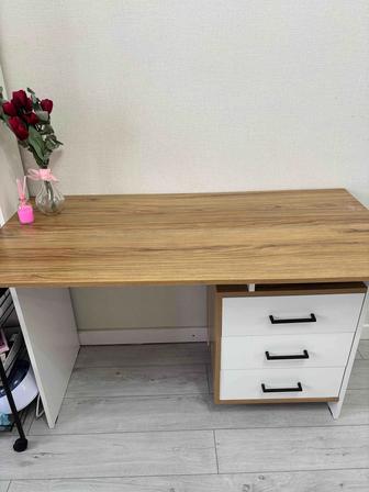 Стол письменный