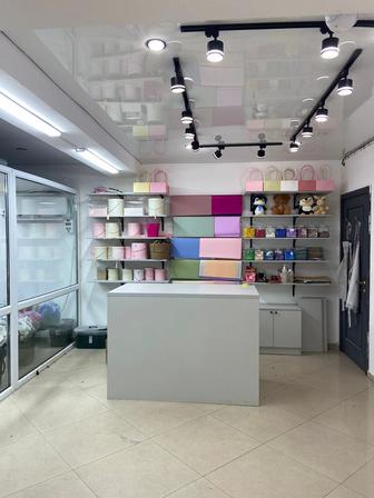 Продается вся мебель от цветочного магазина