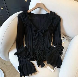 Черная кофта