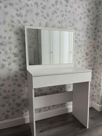 Продам туалетный столик