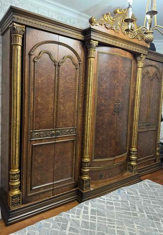 Шкаф в классическом стиле. Состояние б/у, отличное