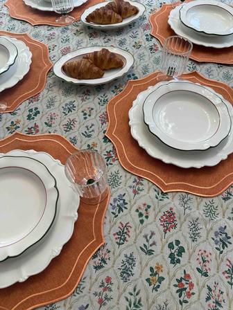 Посуда для сервировки тарелки и тд.