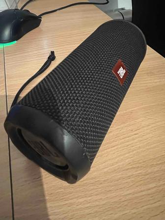 Продам портативную колонку JBL Flip 3