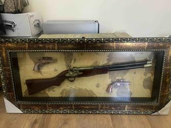 аналогичное декоративное панно с макетами оружия (размером примерно 98x45 с