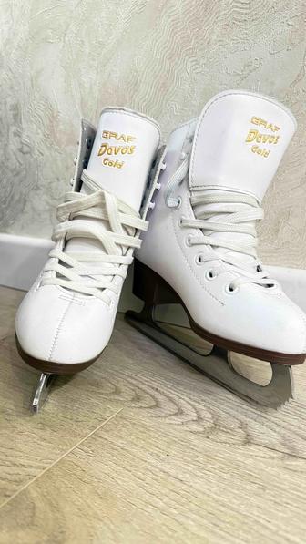 Продам коньки фигурные для девочки (30размер)