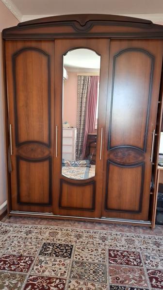 Продам шкаф с комодом