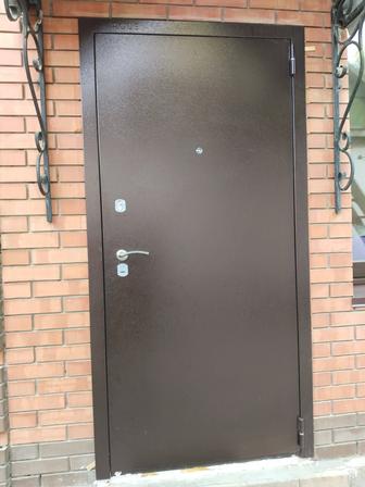 Входная железная дверь