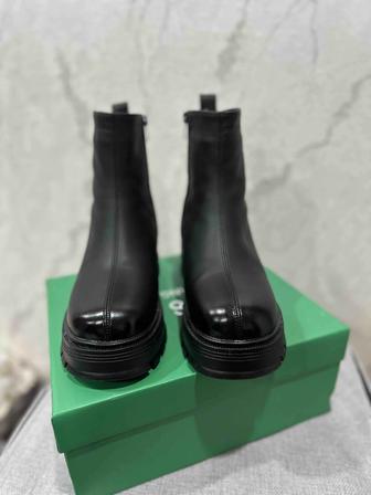 Продам женские зимние ботинки