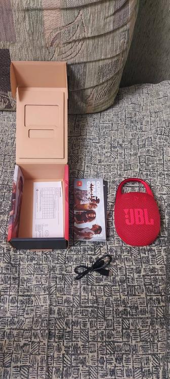 Продам Новую JBL CLIP 5 Красного цвета