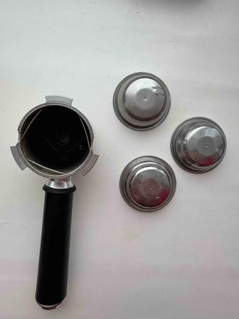 Кофеварка DeLonghi Dedica EC685BK кофемолка в подарок