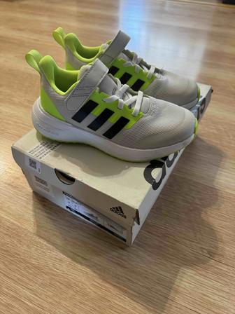 Продам кроссовки adidas 31 размера