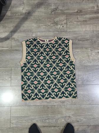 Безрукавка от дизайнера Ерзат Мукаш