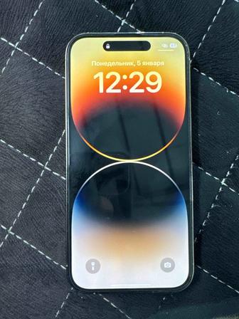 iPhone 14 про с документом