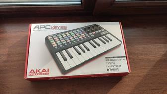 Синтезатор Drum pad Akai APC Key 25