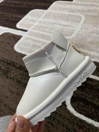 Продам новые детские угги-зима