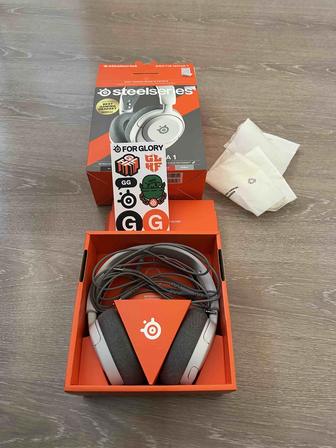 Наушники Steelseries Arctis Nova1