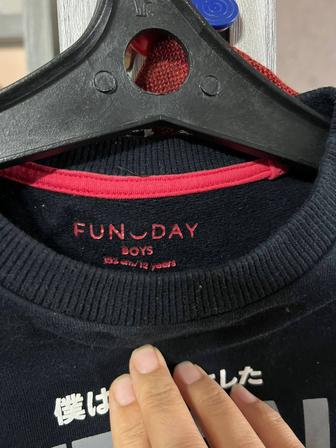 Продается на детская футболка