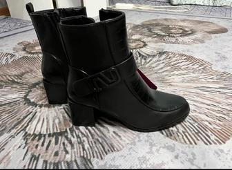 Новые зимние сапоги с этикеткой