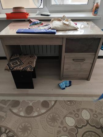 Продам письменный стол