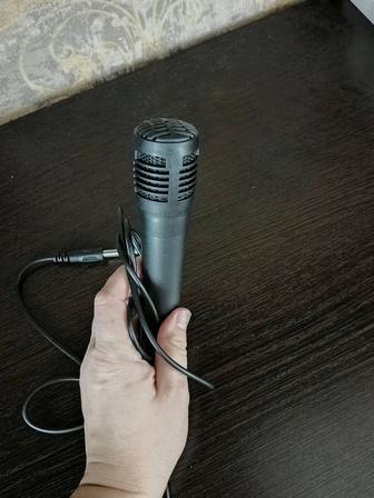 Продам проводной микрофон