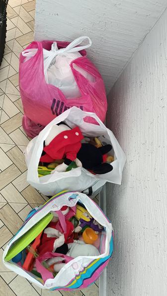 Отдам игрушки даром,нуждающим!