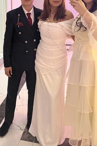 Белое платье