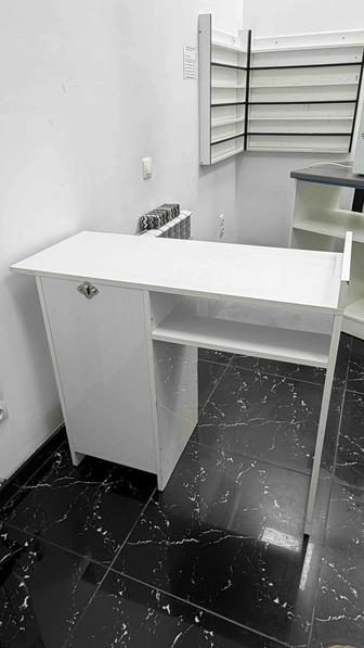 Стол для мастера маникюра