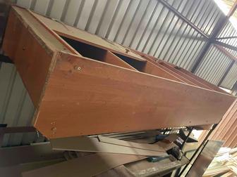 Шкаф и стол