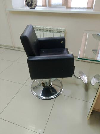 Продам парикмахерское кресло