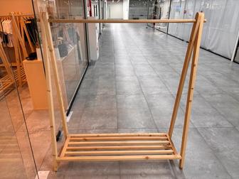 Срочно продам торговое оборудование, стеллаж, вешалка, манекен, полки