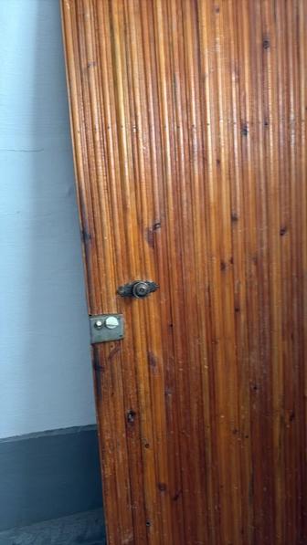 Двери наружные металлические и двери деревянные в хорошем состоянии самовыв