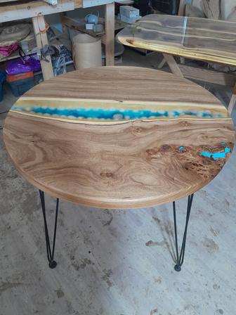 Продаю стол обеденный