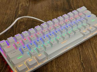 Механическая клавиатура белая