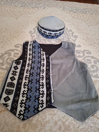 Продам жилетку с тюбитейкой в национальном стиле