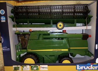 Bruder Комбайн John Deere