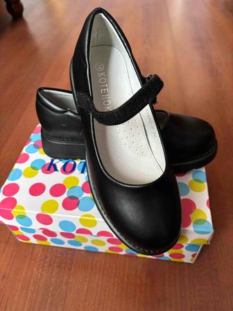 Продам новые туфли для девочек, размер 34