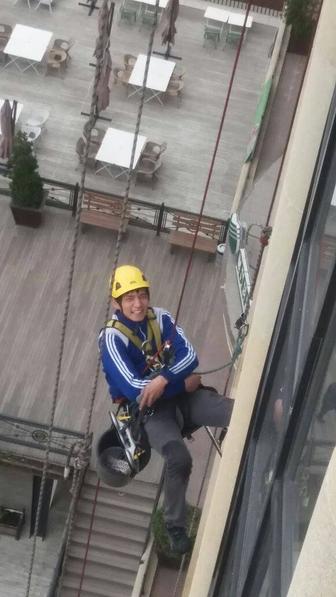 Альпинисты высотных работ любой сложности.