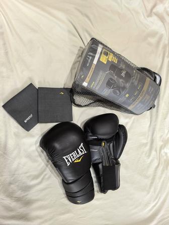 Продам боксерские перчатки Everlast