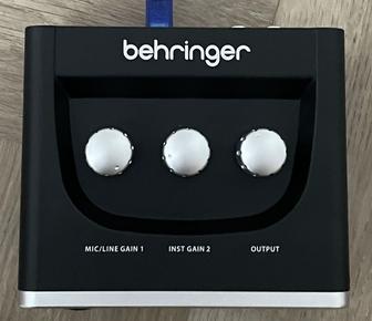 Продам звуковая карта Behringer UM2