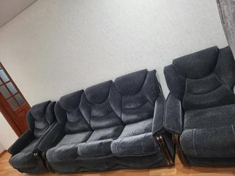 Отдам диван и два кресла