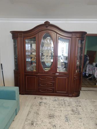 Сервант витрина ,шкаф , стенка из чистого дерева