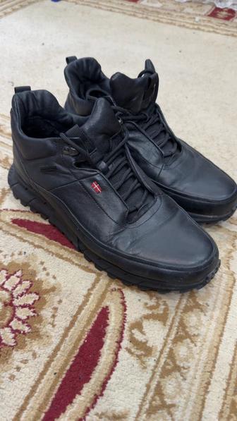 Кроссовки зимние