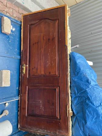 Дверь входная деревянная